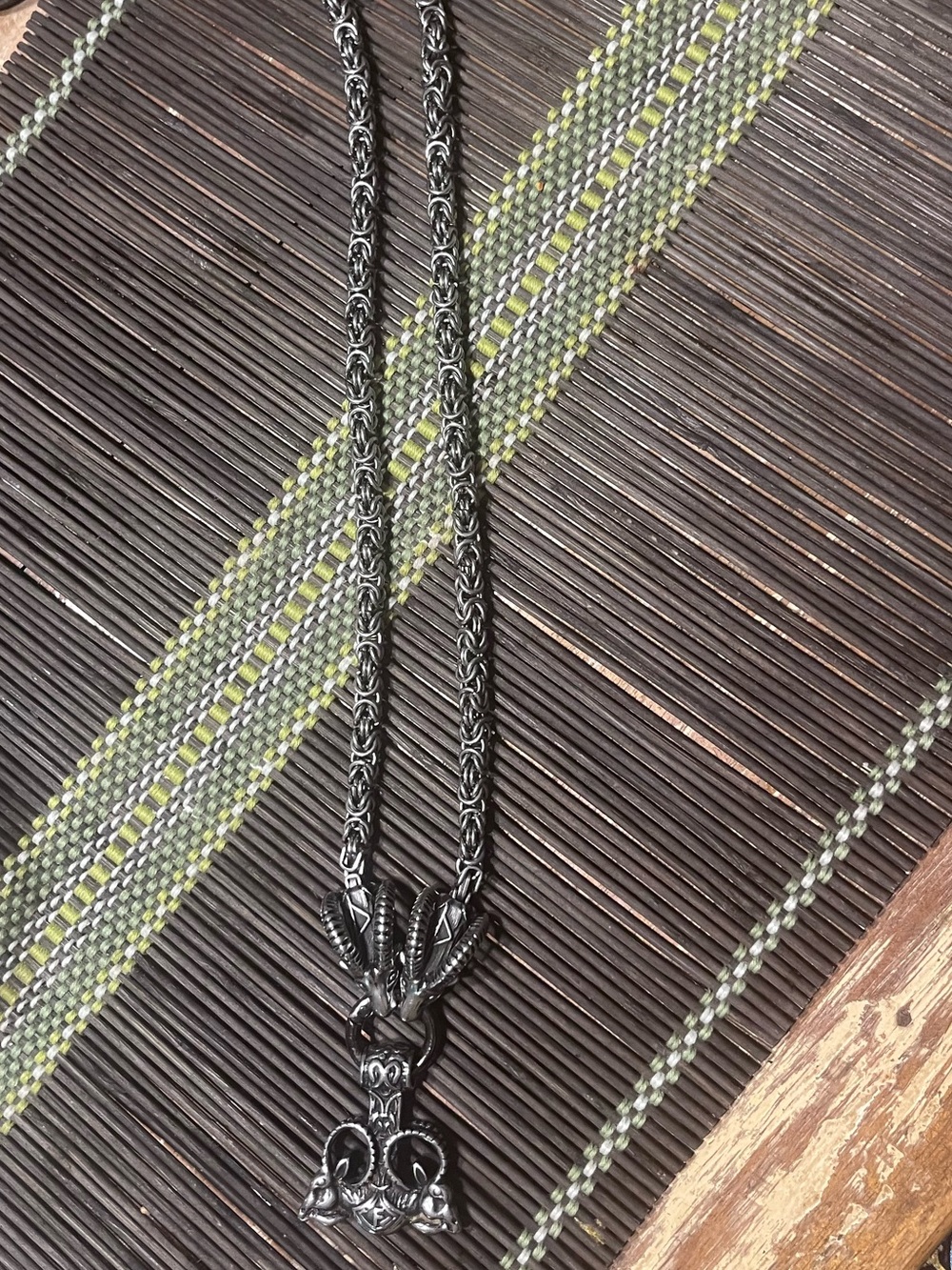 Men’s oxidized mjolnir kings chain